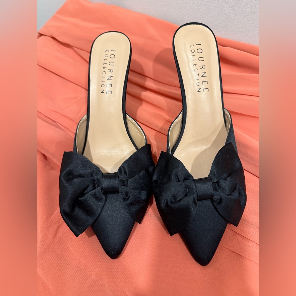 Journee Collection Black Bow Heels